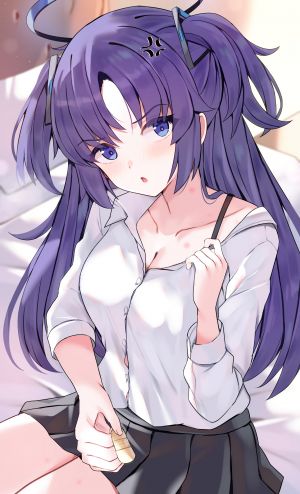 早濑优香,蔚蓝档案,mi_taro333,创可贴,碧眼,脸红,breasts,cleavage,光晕,长发,长袖,视线正对,開口,褶皱裙,紫发,衬衫,短裙,single