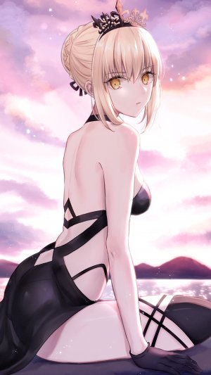 Fate系列,Fate/GrandOrder,阿尔托莉雅·潘德拉贡,artoria_pendragon,かえで,single,長身像,视线正对,短发,前发,胸部,金发,露肩,坐姿,黄色眼,天空